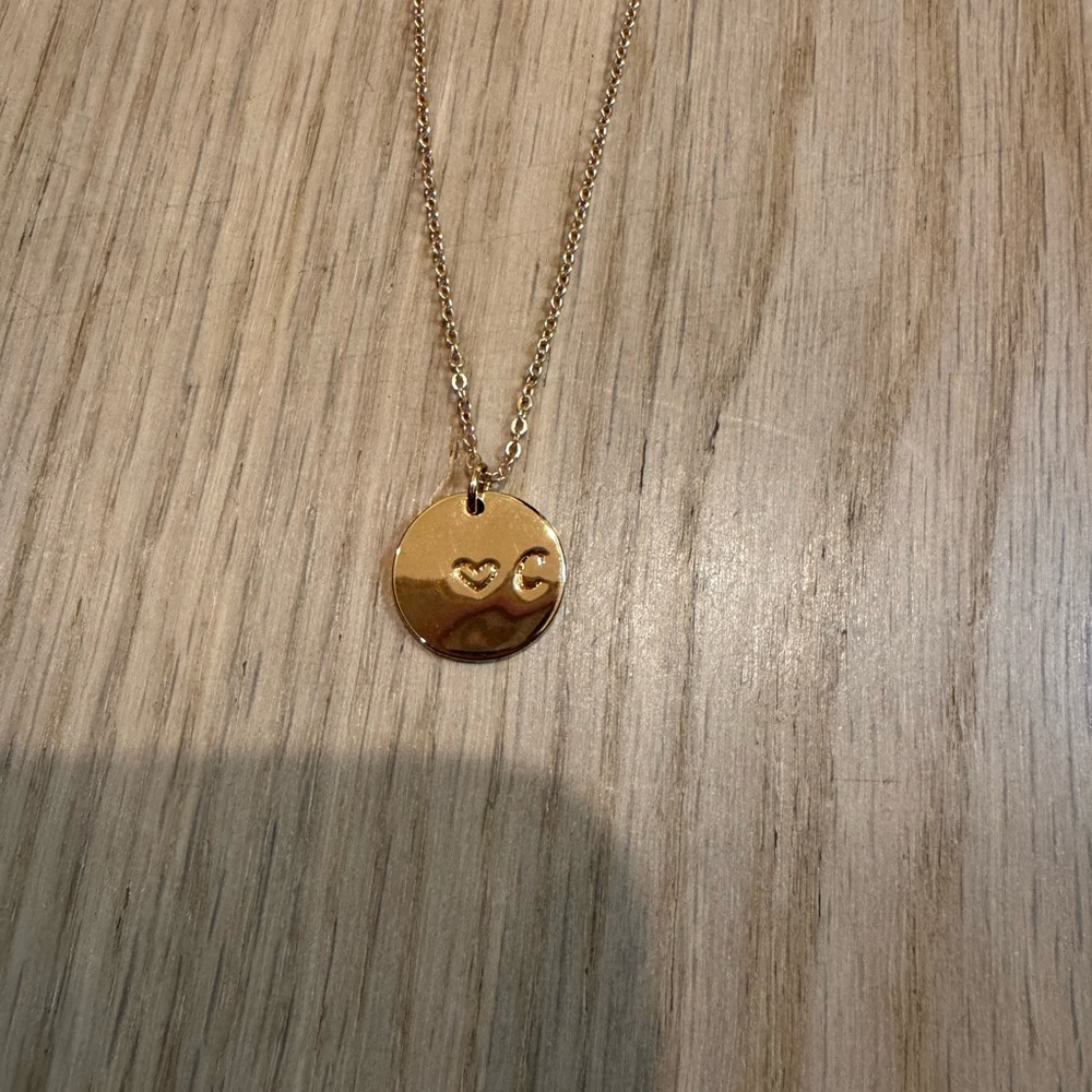 Gold small circle medallion necklace “c” monogram with heart, EUC, not tarnished